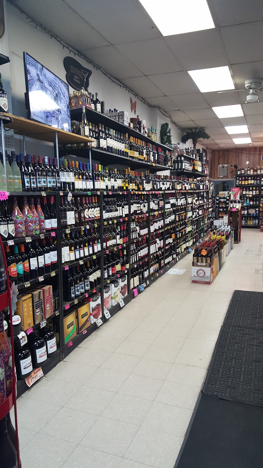 Photo of Cortelyou Wine & Liquor Co in Kings County City, New York, United States - 3 Picture of Food, Point of interest, Establishment, Store, Liquor store