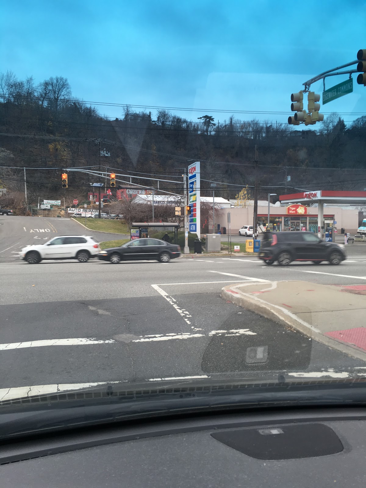 Photo of Exxon in Edgewater City, New Jersey, United States - 1 Picture of Point of interest, Establishment, Gas station