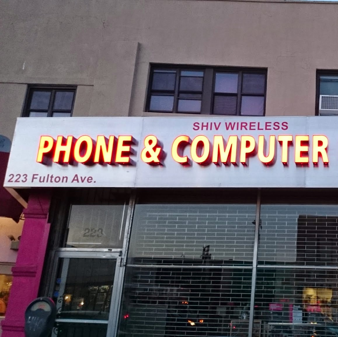 Photo of PHONE & COMPUTER REPAIR ( iphone Repair , Phone repair , ipad repair , computer repair ) in Hempstead City, New York, United States - 1 Picture of Point of interest, Establishment, Store