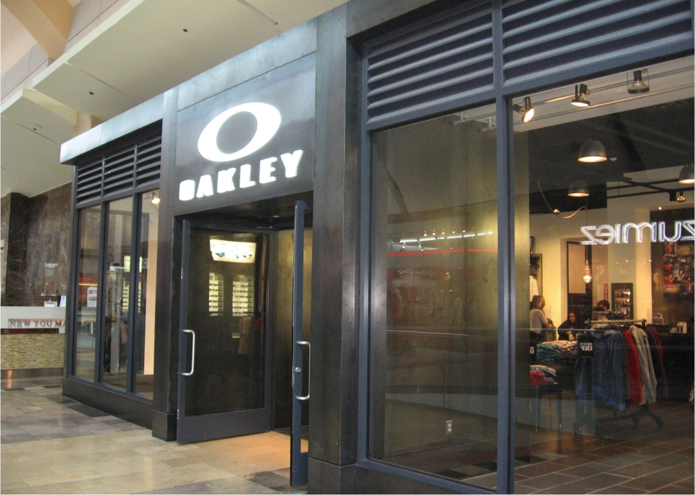 Photo of Oakley Store in Paramus City, New Jersey, United States - 1 Picture of Point of interest, Establishment, Store, Clothing store, Shoe store