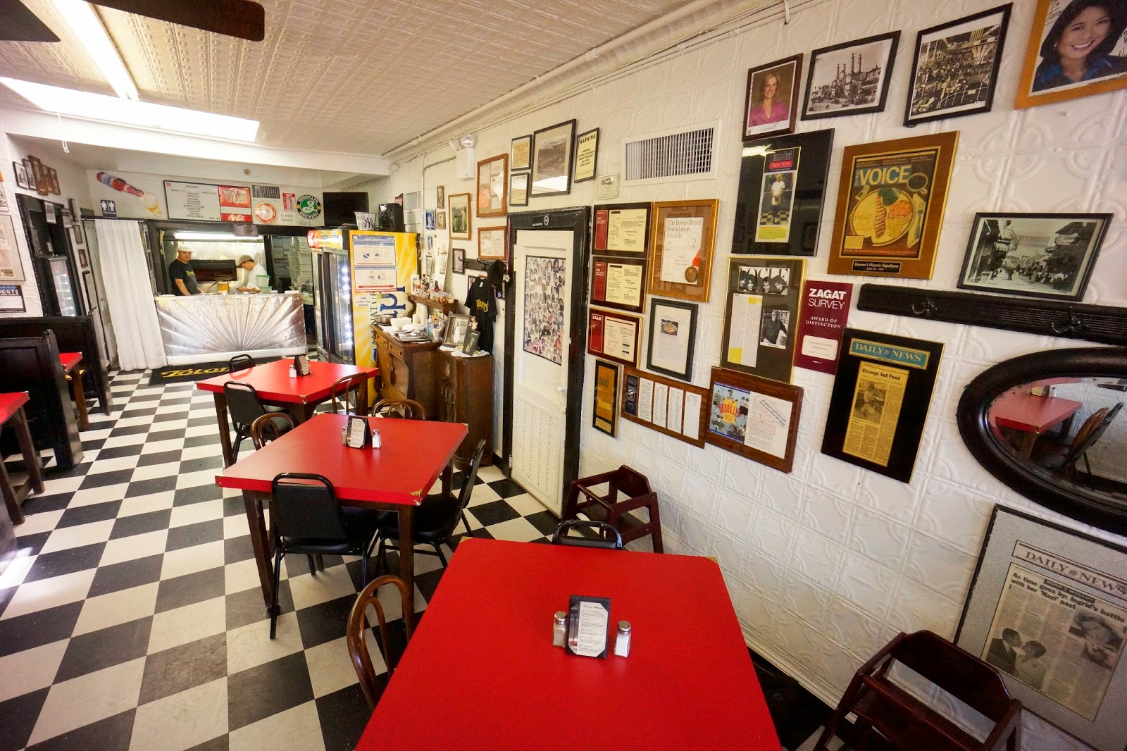 Photo of Totonno Pizzeria Napolitana in Brooklyn City, New York, United States - 4 Picture of Restaurant, Food, Point of interest, Establishment