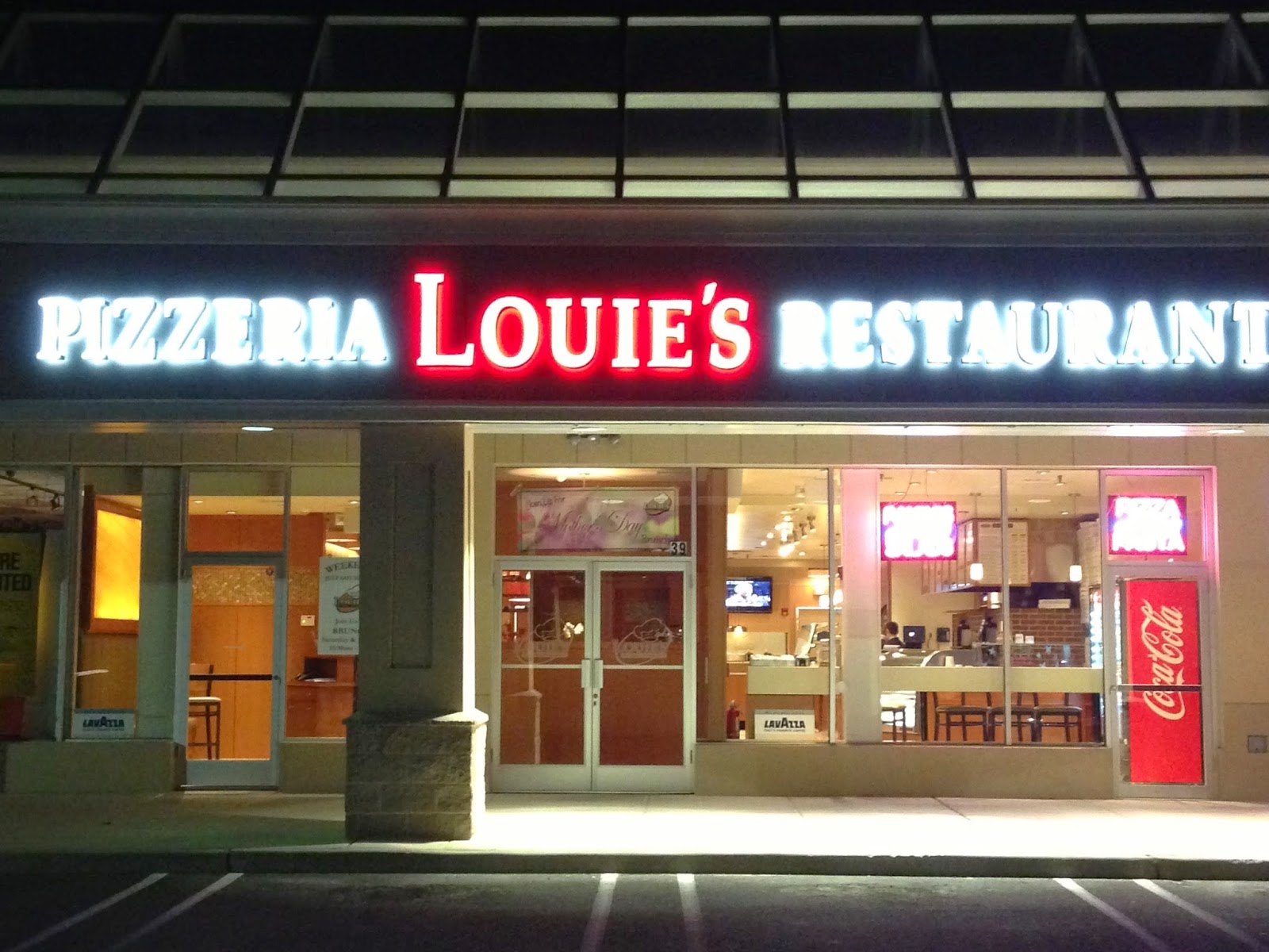 Photo of Louie's Pizzeria and Restaurant in Mineola City, New York, United States - 2 Picture of Restaurant, Food, Point of interest, Establishment
