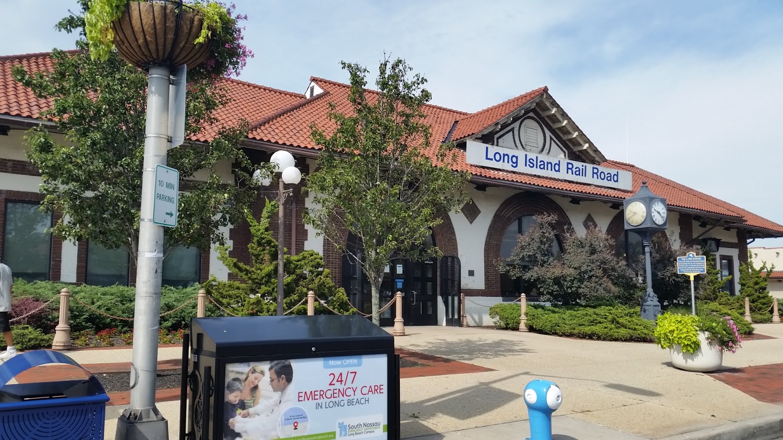 Photo of Long Beach LIRR Station in Long Beach City, New York, United States - 3 Picture of Point of interest, Establishment, Bus station, Transit station