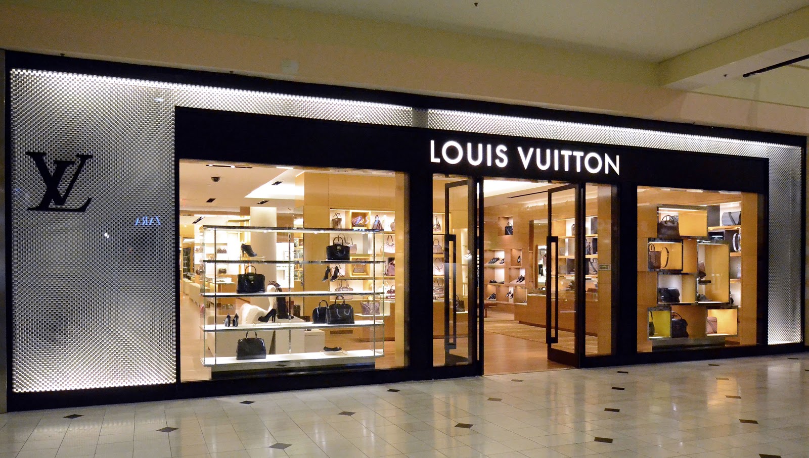 Photo of Louis Vuitton Garden City Macy's Roosevelt Field in Garden City, New York, United States - 1 Picture of Point of interest, Establishment, Store, Shoe store