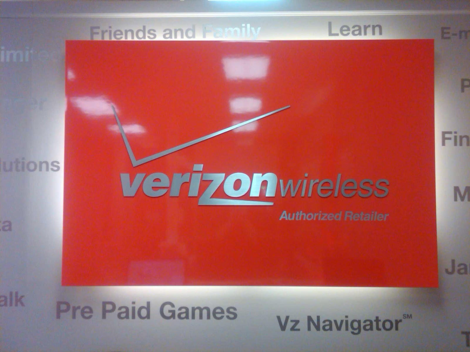 Photo of Wireless World of Emerson Premium Verizon Dealer in Emerson City, New Jersey, United States - 6 Picture of Point of interest, Establishment, Store, Electronics store