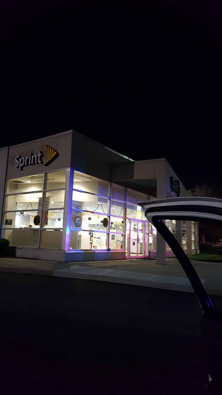 Photo of Sprint Cellular in Westbury City, New York, United States - 1 Picture of Point of interest, Establishment, Store, Electronics store