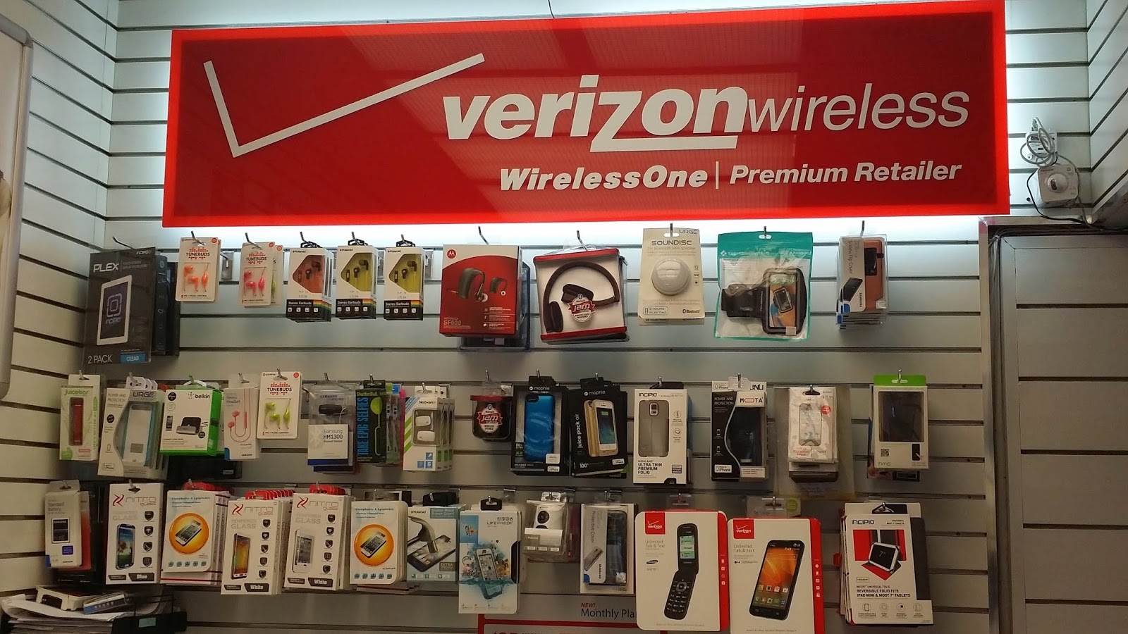 Photo of Verizon in New York City, New York, United States - 9 Picture of Point of interest, Establishment, Store, Electronics store