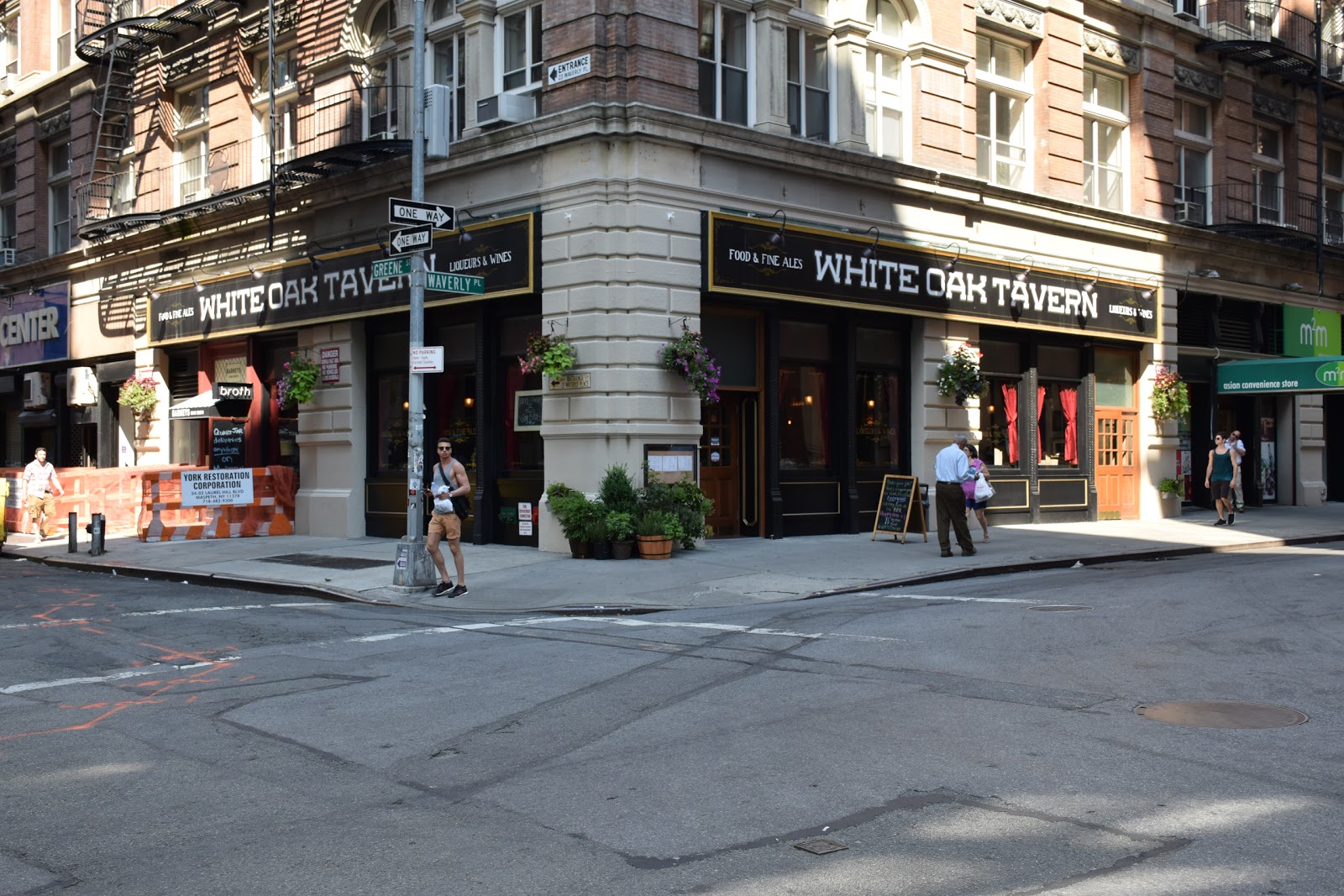 Photo of White Oak Tavern in New York City, New York, United States - 2 Picture of Restaurant, Food, Point of interest, Establishment, Bar