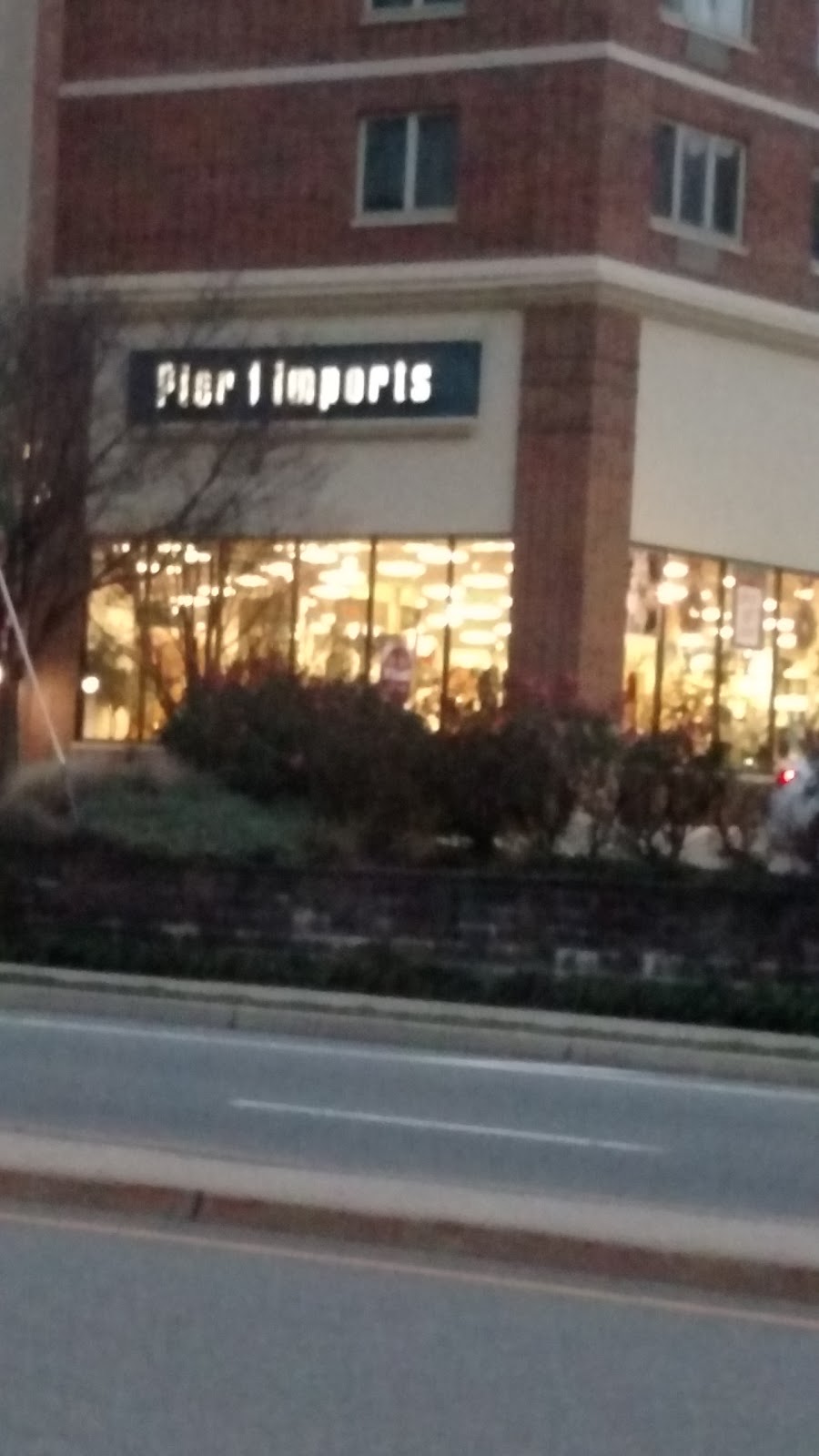 Photo of Pier 1 Imports in Edgewater City, New Jersey, United States - 1 Picture of Point of interest, Establishment, Store, Home goods store, Clothing store, Furniture store, Moving company, Storage