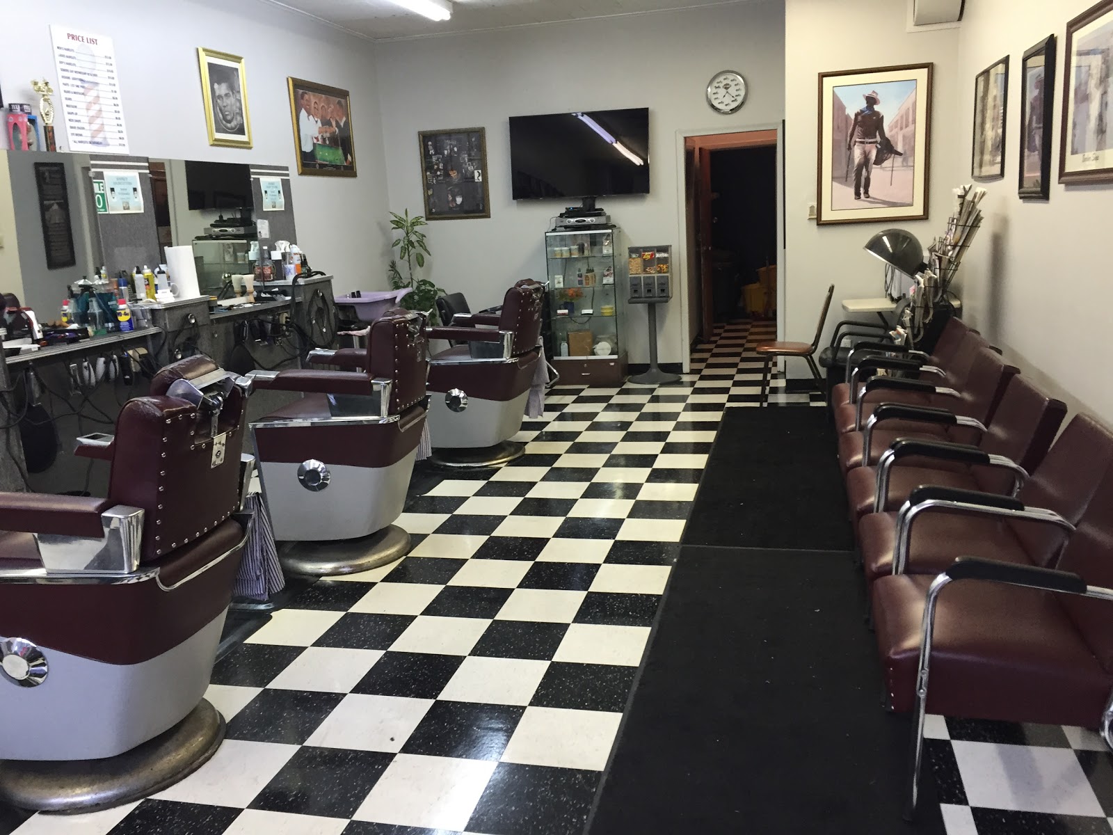 Photo of Rafiq'z Haircutters Barbershop in Roselle City, New Jersey, United States - 2 Picture of Point of interest, Establishment, Health, Hair care