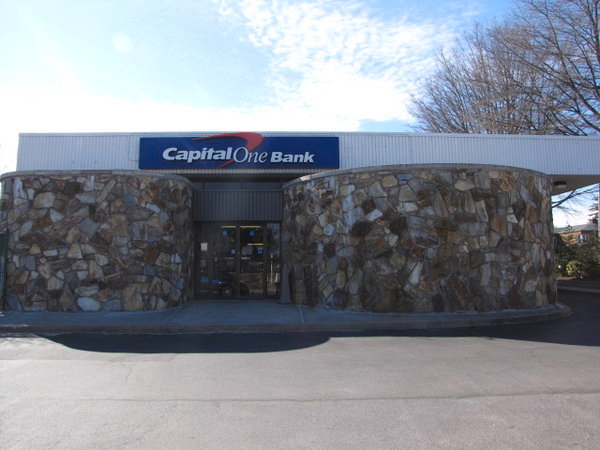 Photo of Capital One Bank in Rockville Centre City, New York, United States - 2 Picture of Point of interest, Establishment, Finance, Atm, Bank