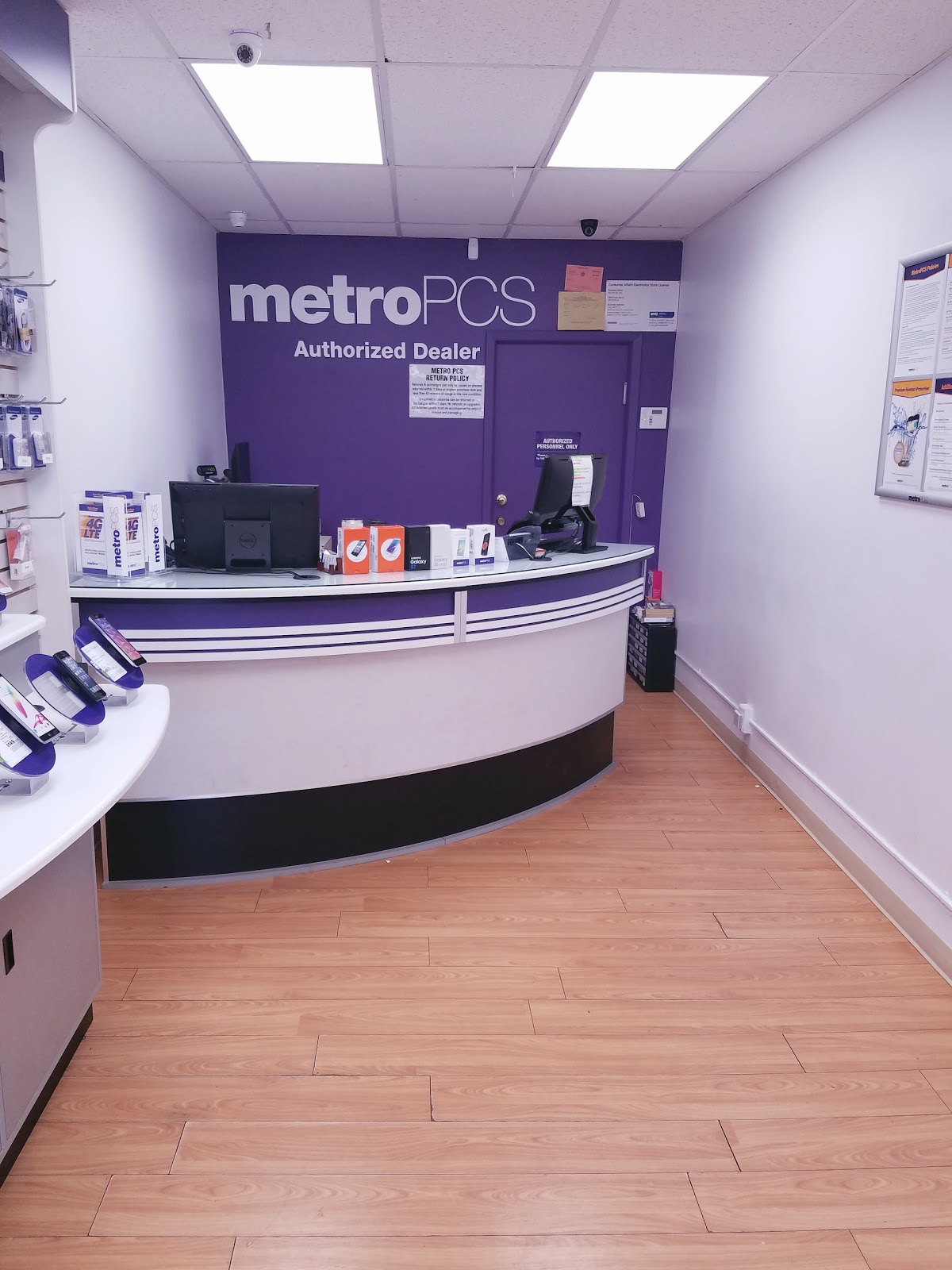 Photo of Authorized MetroPCS Dealer in Kings County City, New York, United States - 9 Picture of Point of interest, Establishment, Finance, Store, Home goods store, Electronics store