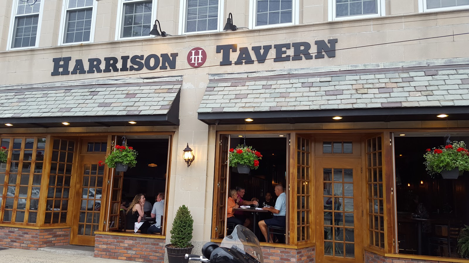 Photo of Harrison Tavern in Harrison City, New York, United States - 1 Picture of Restaurant, Food, Point of interest, Establishment