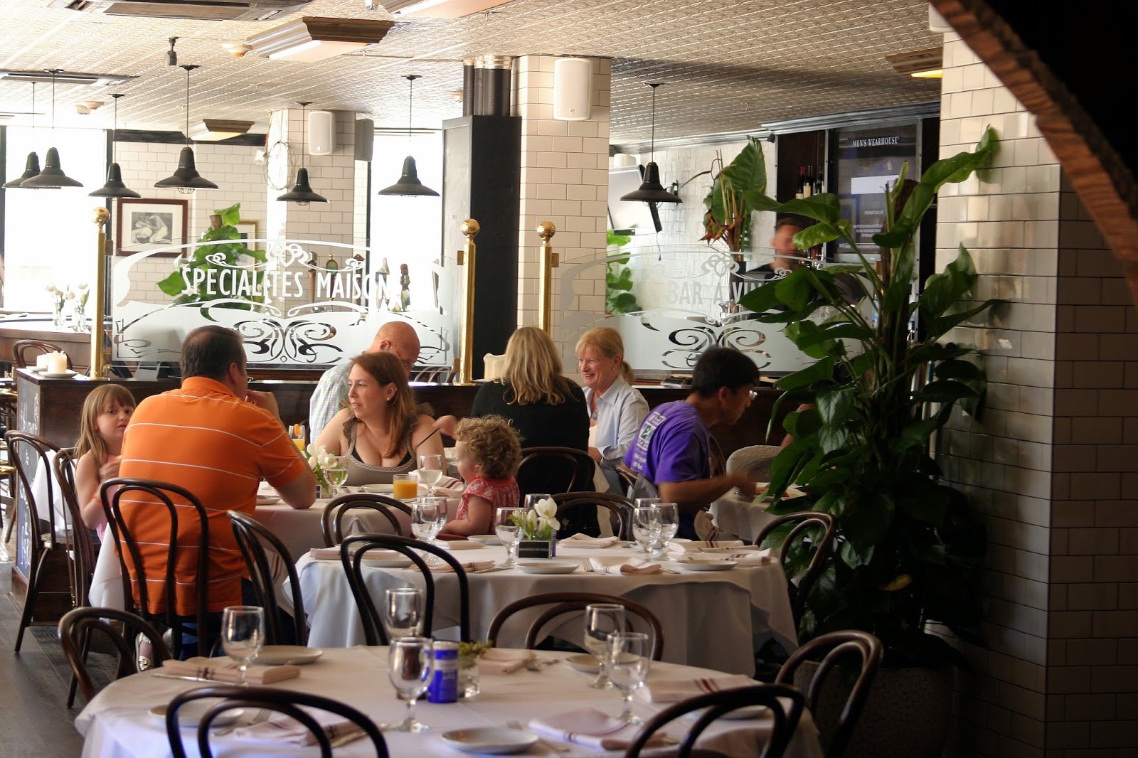 Photo of Brasserie de Paris in Hoboken City, New Jersey, United States - 2 Picture of Restaurant, Food, Point of interest, Establishment, Bar