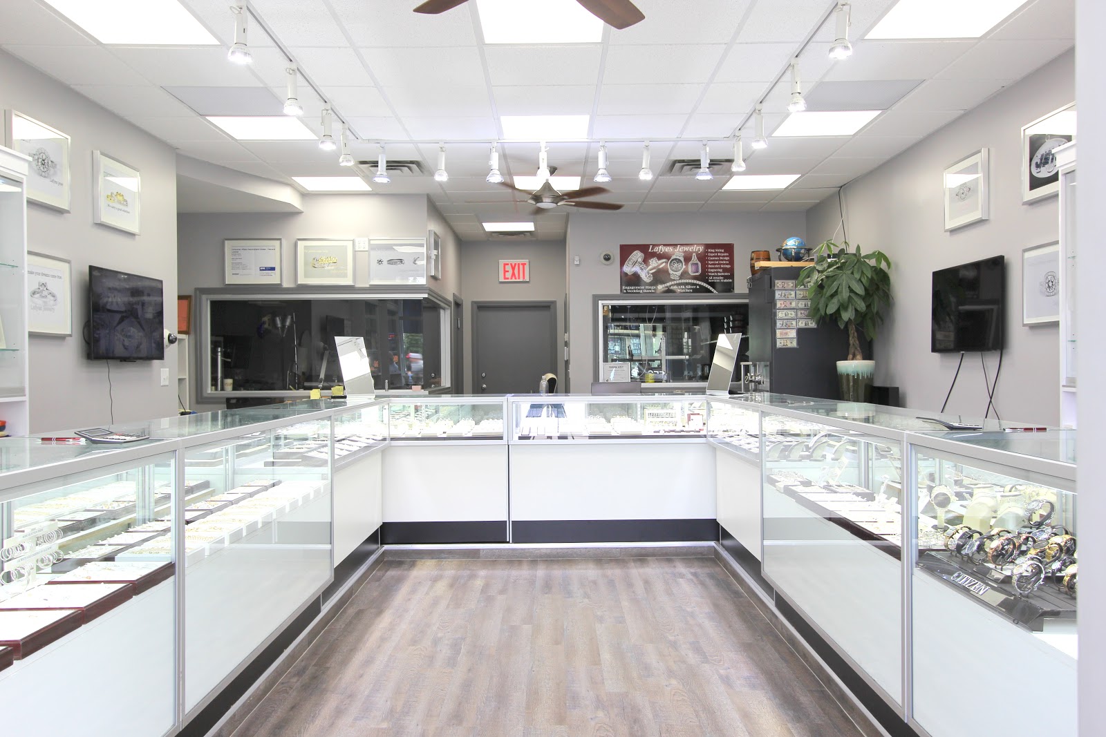 Photo of Lafyes Jewelry in Queens City, New York, United States - 2 Picture of Point of interest, Establishment, Store, Jewelry store