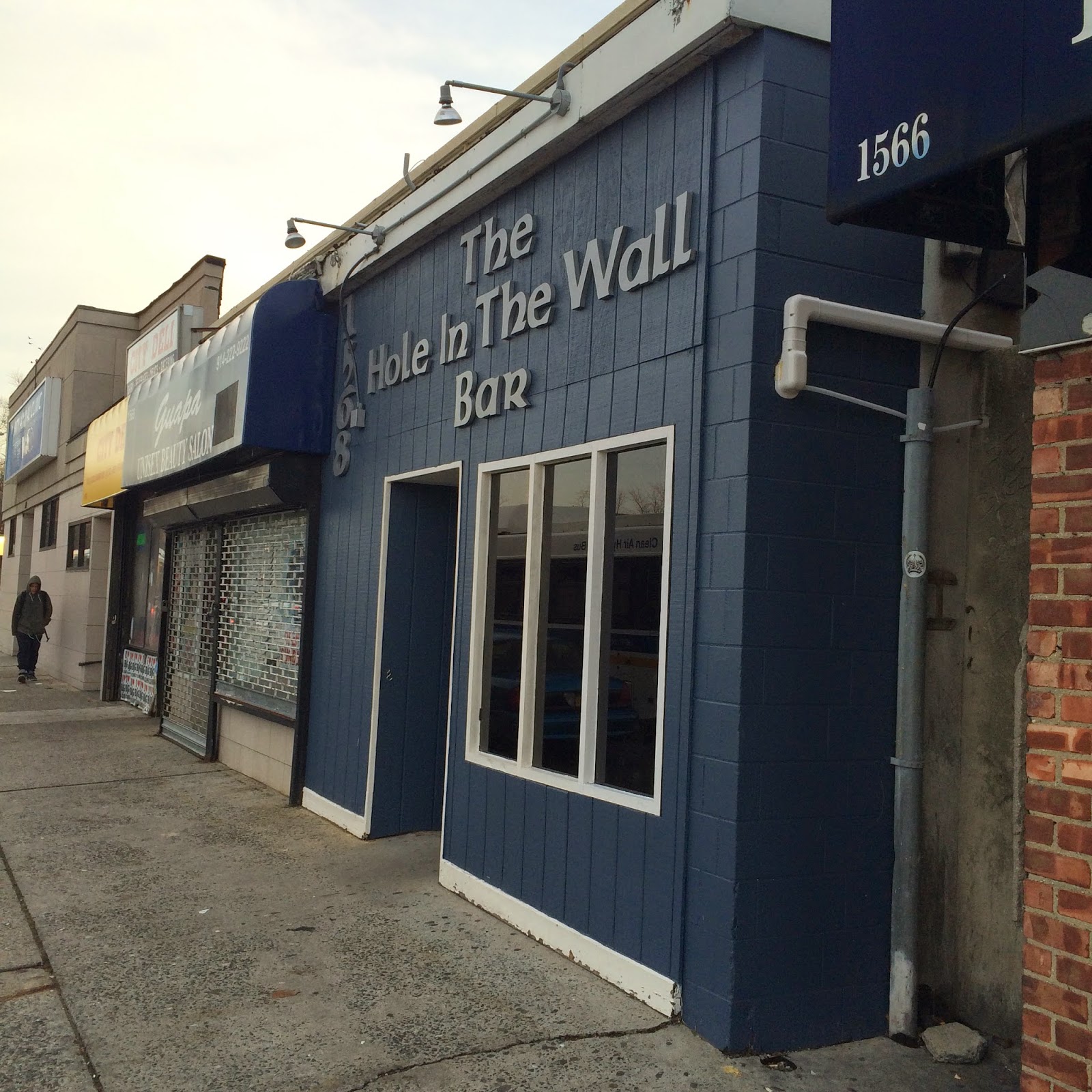 Photo of The Hole In The Wall Bar in Yonkers City, New York, United States - 1 Picture of Point of interest, Establishment, Bar