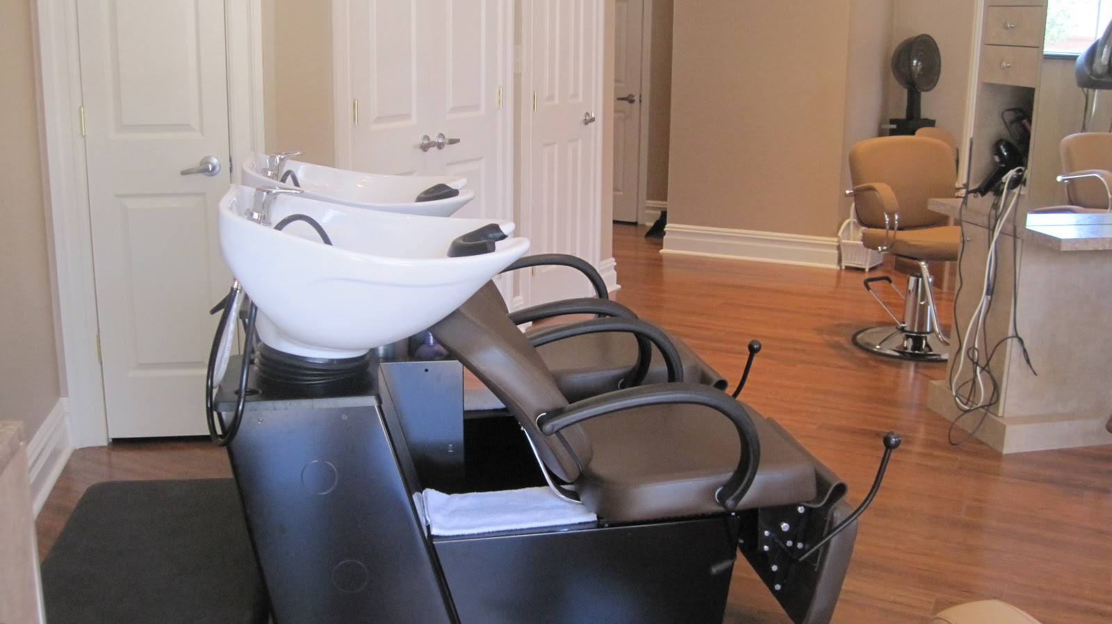 Photo of Salon J One in Rutherford City, New Jersey, United States - 3 Picture of Point of interest, Establishment, Beauty salon