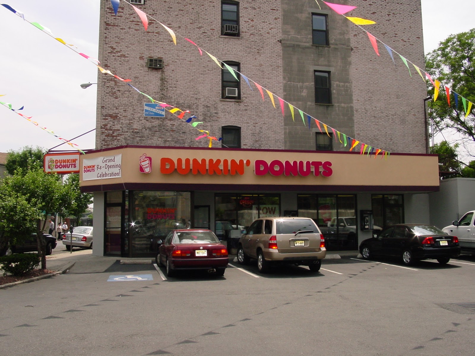 Photo of Dunkin' Donuts in Jersey City, New Jersey, United States - 1 Picture of Restaurant, Food, Point of interest, Establishment, Store, Cafe, Bakery