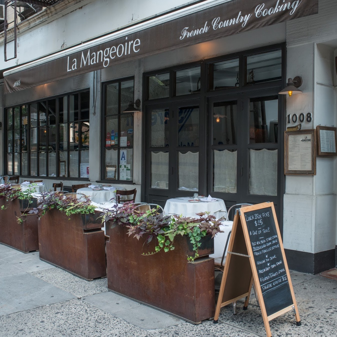 Photo of La Mangeoire in New York City, New York, United States - 1 Picture of Restaurant, Food, Point of interest, Establishment, Bar