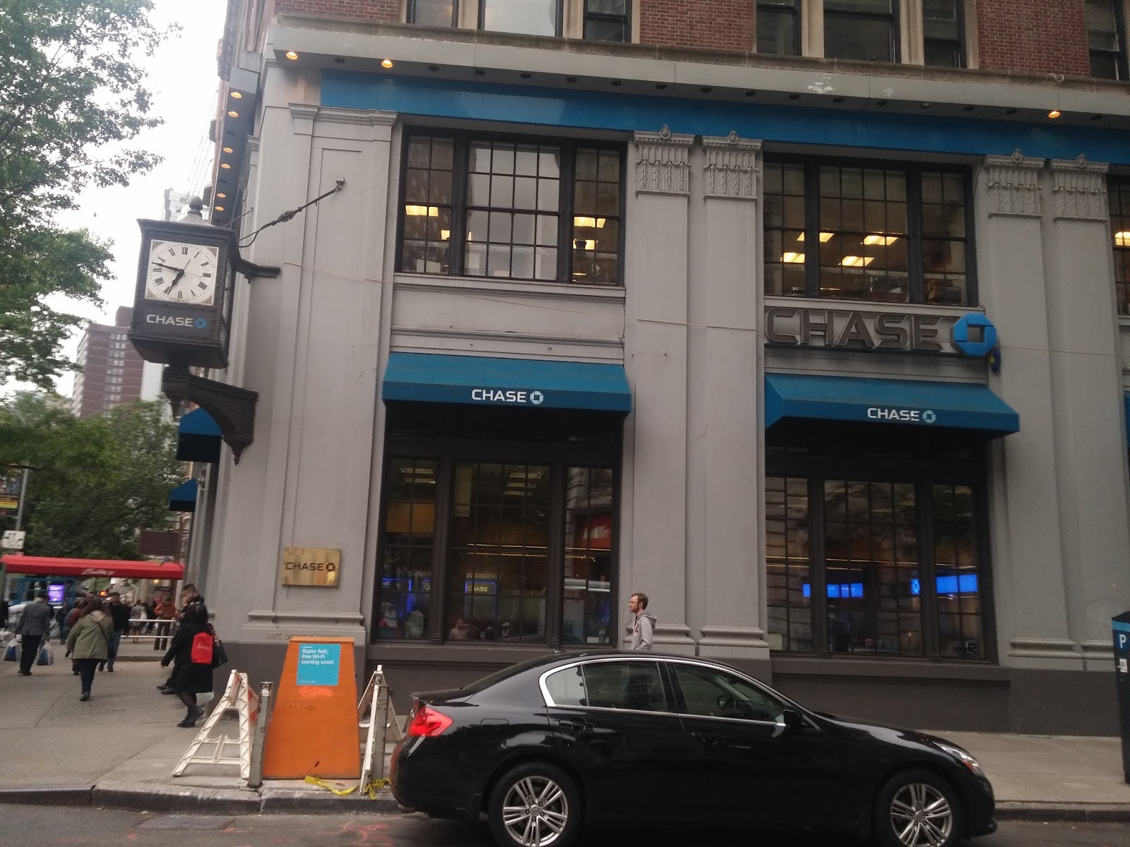 Photo of Chase Bank in New York City, New York, United States - 1 Picture of Point of interest, Establishment, Finance, Atm, Bank