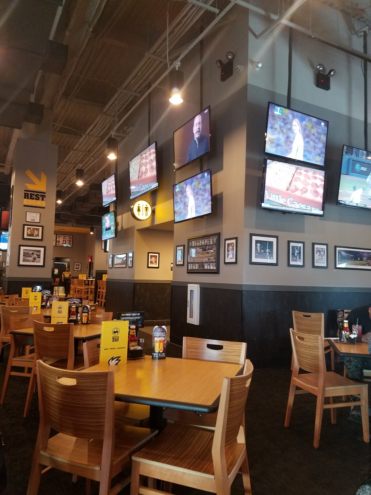 Photo of Buffalo Wild Wings in New York City, New York, United States - 1 Picture of Restaurant, Food, Point of interest, Establishment, Meal takeaway, Bar