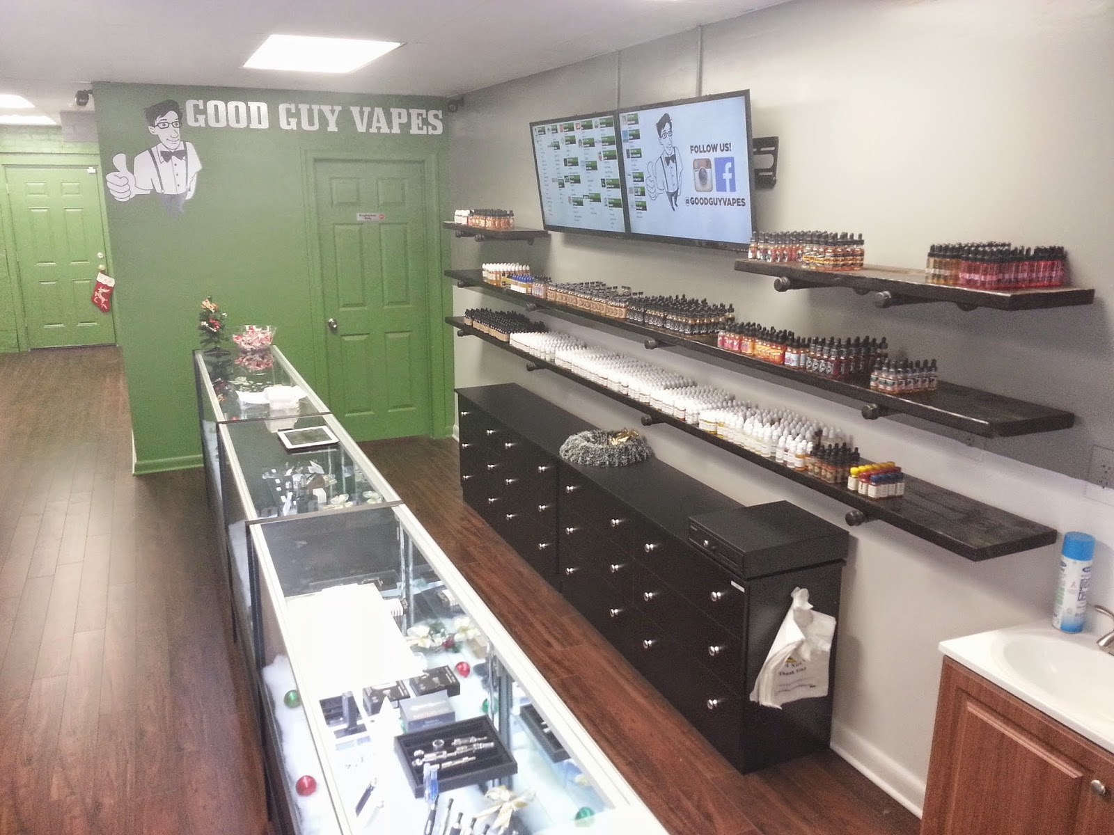 Photo of Good Guy Vapes in Bayonne City, New Jersey, United States - 2 Picture of Point of interest, Establishment, Store, Electronics store