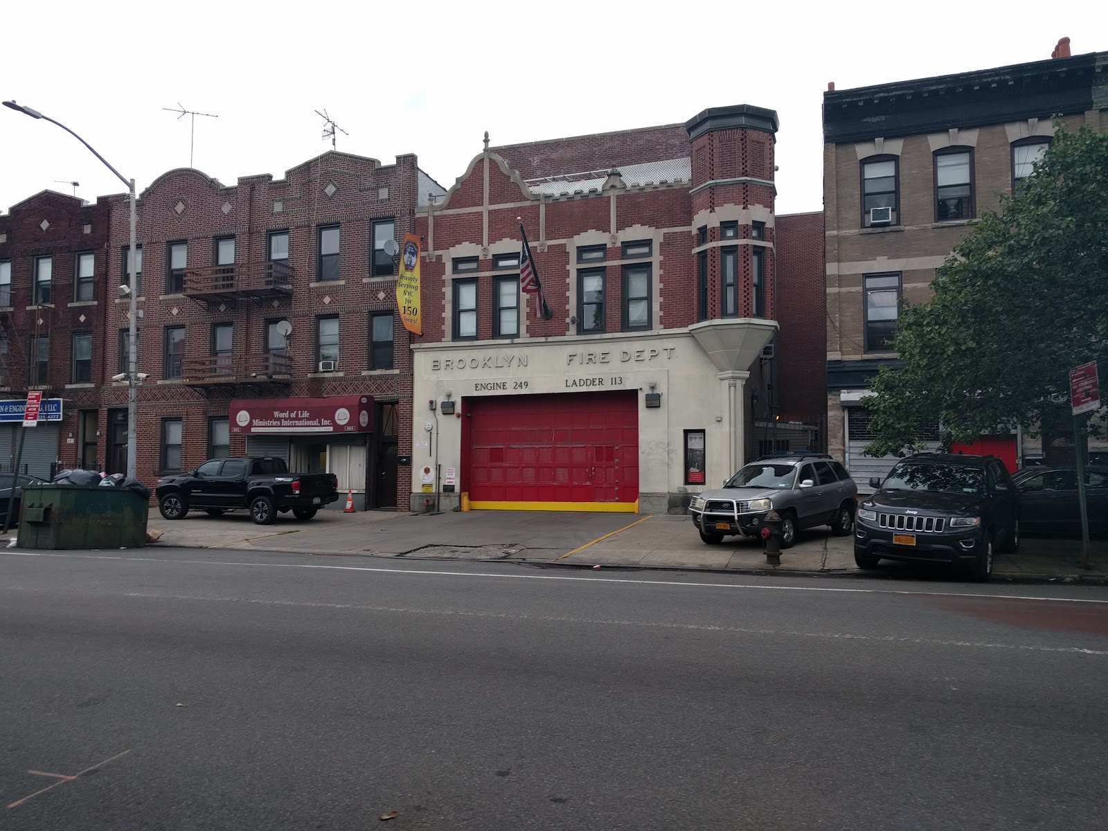 Photo of FDNY Engine 249 & Ladder 113 in Kings County City, New York, United States - 1 Picture of Point of interest, Establishment, Fire station