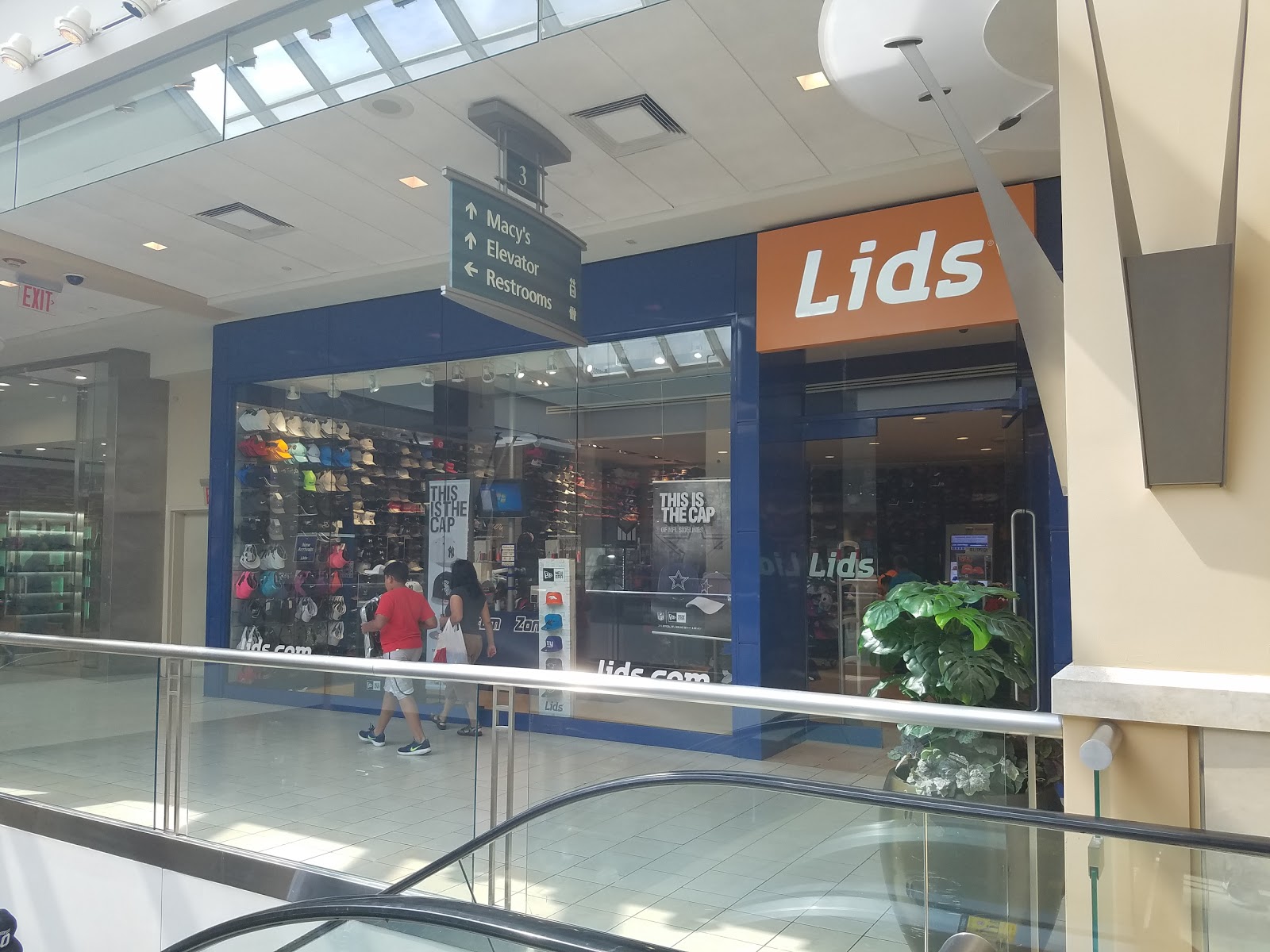 Photo of LIDS in Queens City, New York, United States - 1 Picture of Point of interest, Establishment, Store, Clothing store