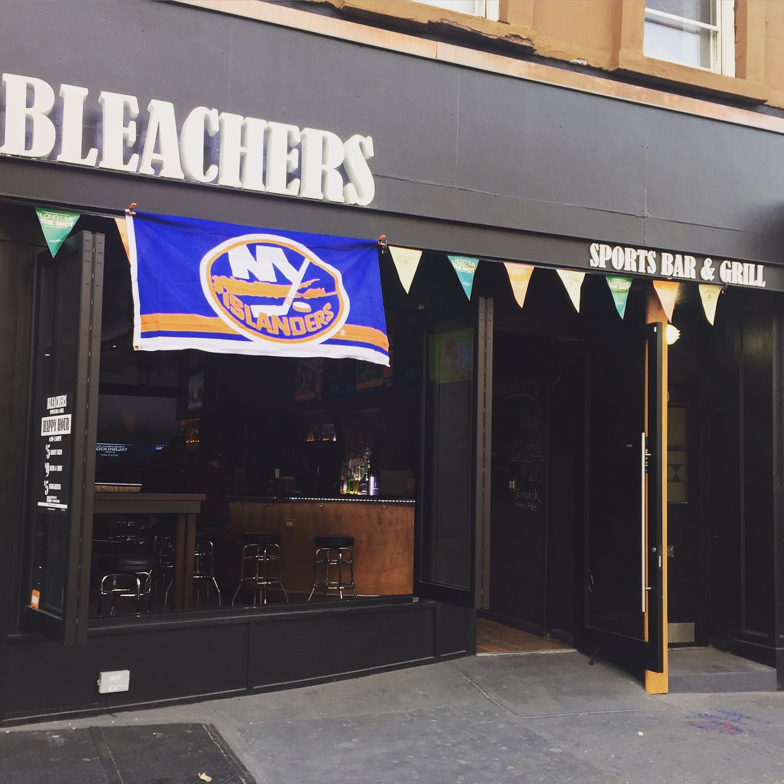 Photo of Bleachers Sports Bar and Grill in New York City, New York, United States - 2 Picture of Restaurant, Food, Point of interest, Establishment, Bar