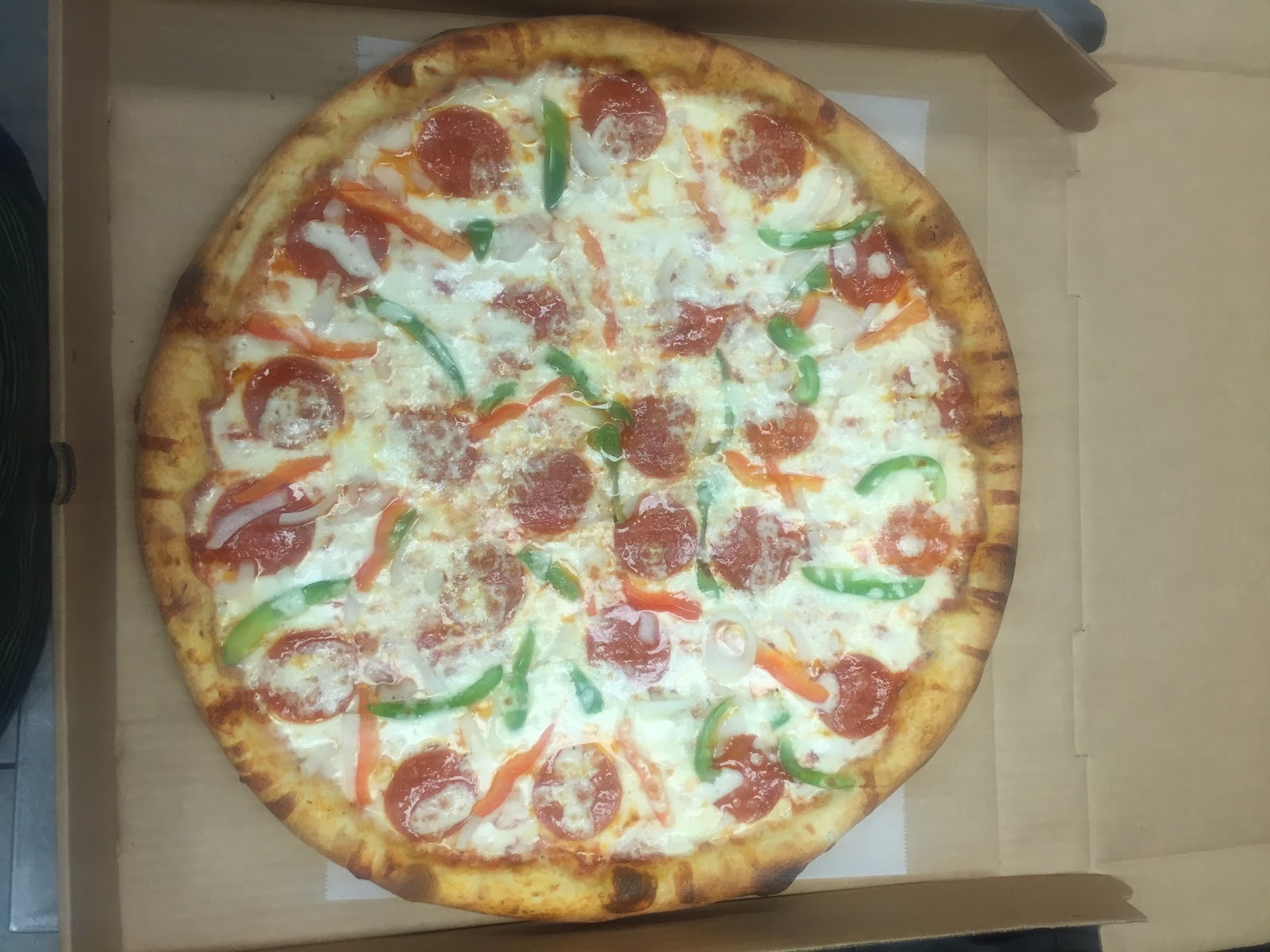 Photo of vikkys pizzeria in Paterson City, New Jersey, United States - 3 Picture of Food, Point of interest, Establishment, Meal delivery
