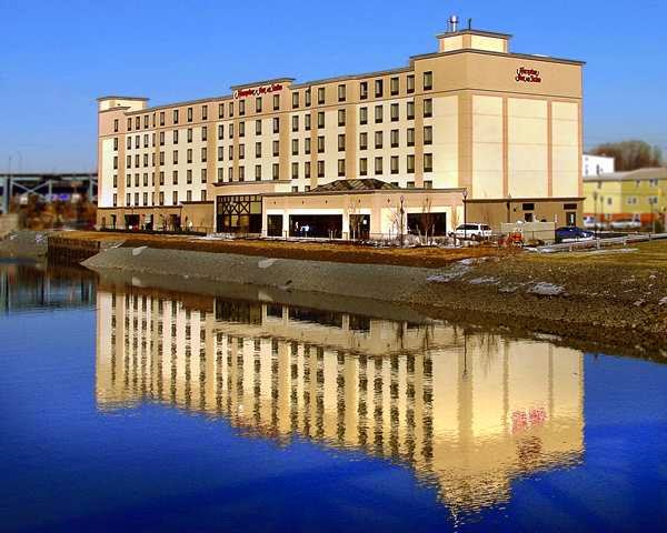 Photo of Hampton Inn & Suites Newark-Harrison-Riverwalk in Harrison City, New Jersey, United States - 5 Picture of Point of interest, Establishment, Lodging