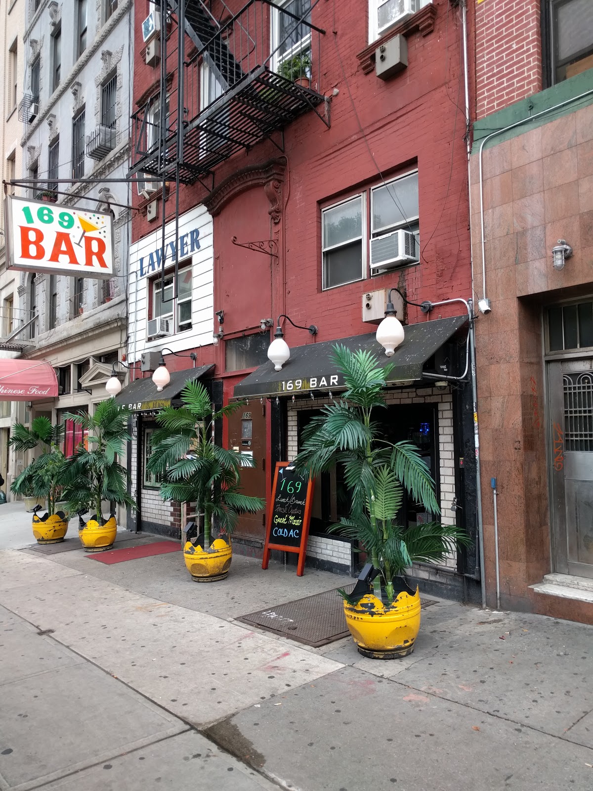 Photo of 169 Bar in New York City, New York, United States - 1 Picture of Restaurant, Food, Point of interest, Establishment, Bar