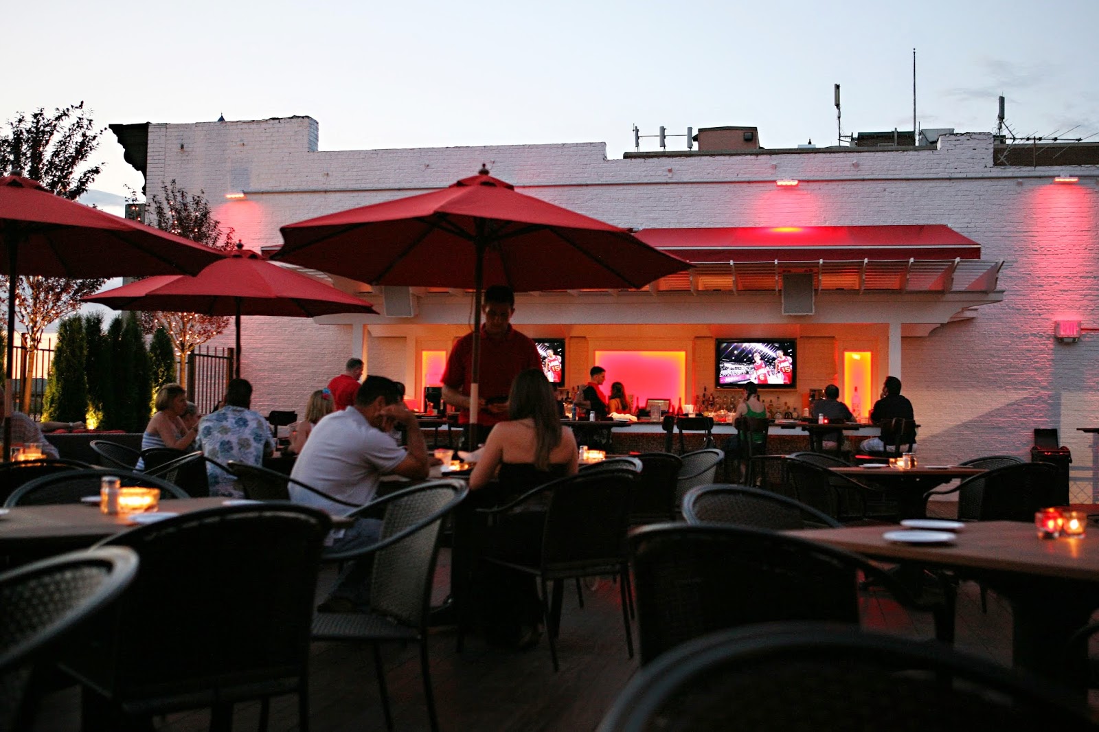 Photo of Rooftop 32 at Kaseys Kitchen & Cocktails in Rockville Centre City, New York, United States - 5 Picture of Restaurant, Food, Point of interest, Establishment, Bar, Night club