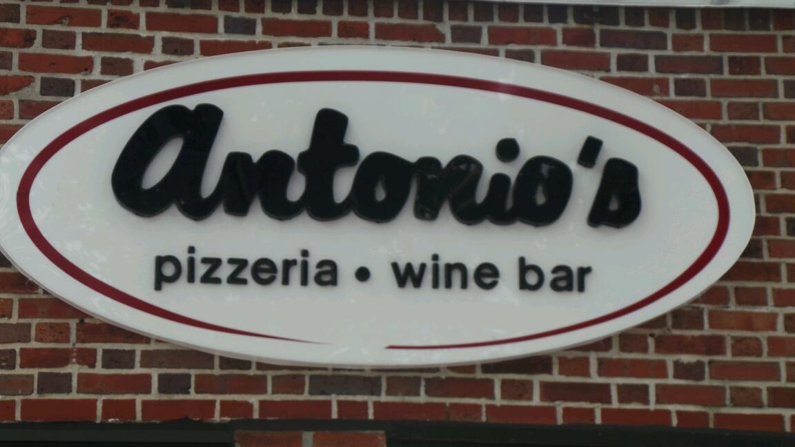 Photo of Antonio's Pizzeria & Wine Bar in East Elmhurst City, New York, United States - 2 Picture of Restaurant, Food, Point of interest, Establishment, Meal takeaway, Meal delivery