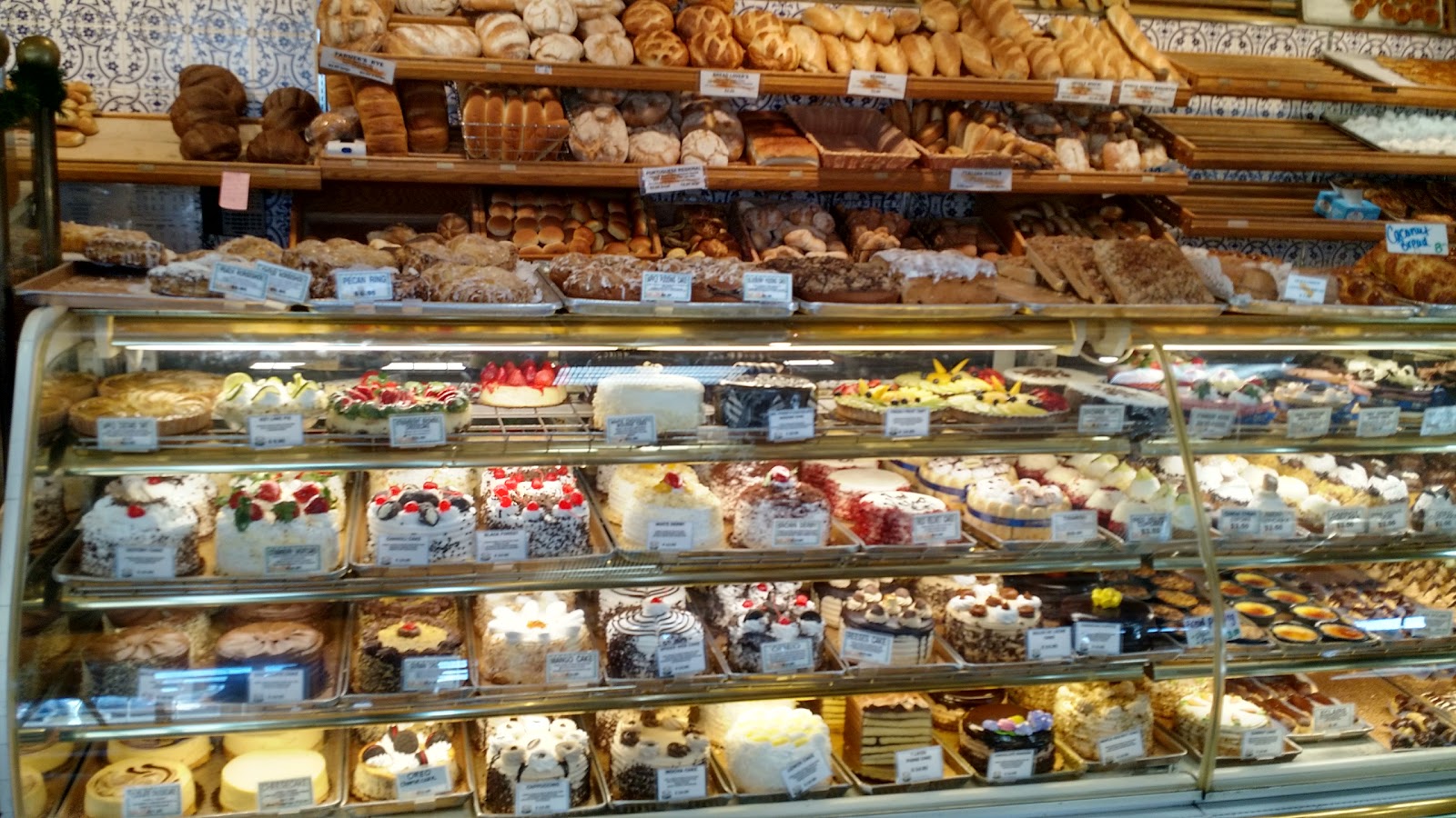 Photo of Pinho's Bakery in Roselle City, New Jersey, United States - 4 Picture of Food, Point of interest, Establishment, Store, Bakery