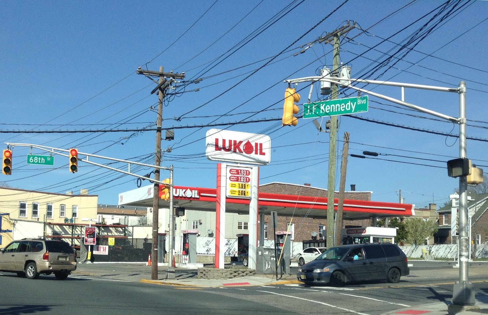 Photo of Lukoil in Guttenberg City, New Jersey, United States - 1 Picture of Point of interest, Establishment, Gas station