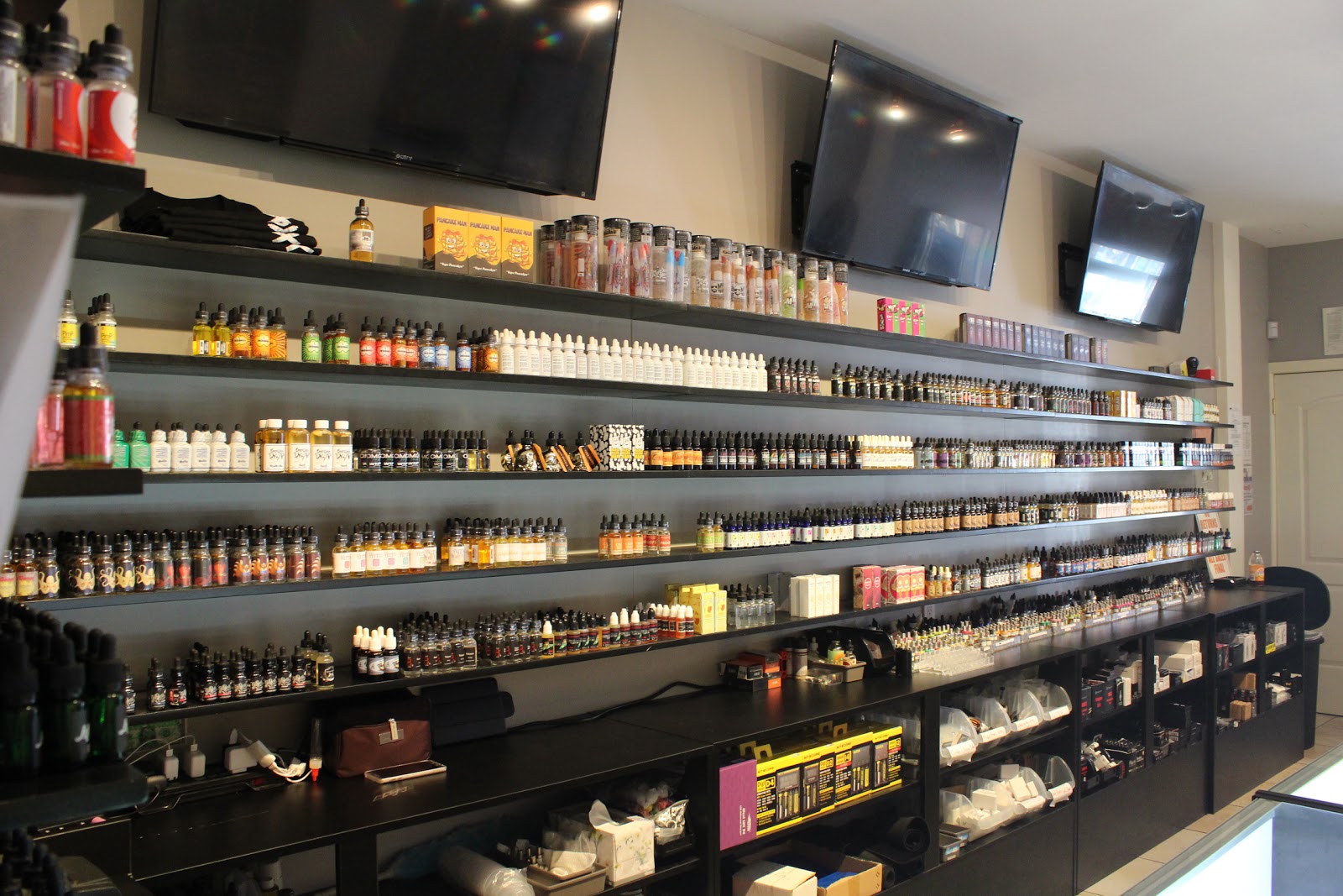 Photo of City Vape in Queens City, New York, United States - 8 Picture of Point of interest, Establishment, Store