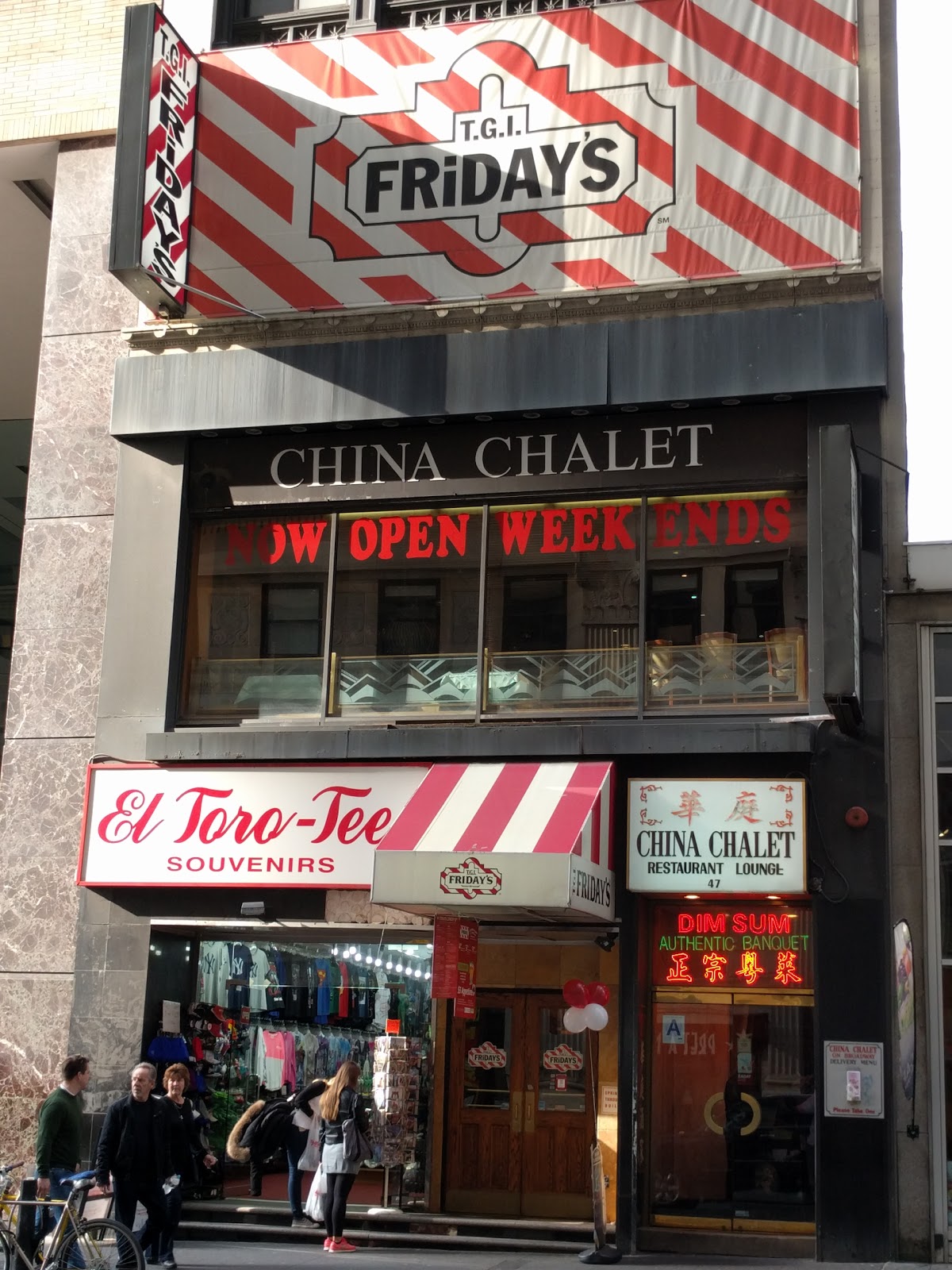 Photo of TGI Fridays in New York City, New York, United States - 4 Picture of Restaurant, Food, Point of interest, Establishment, Meal takeaway, Bar