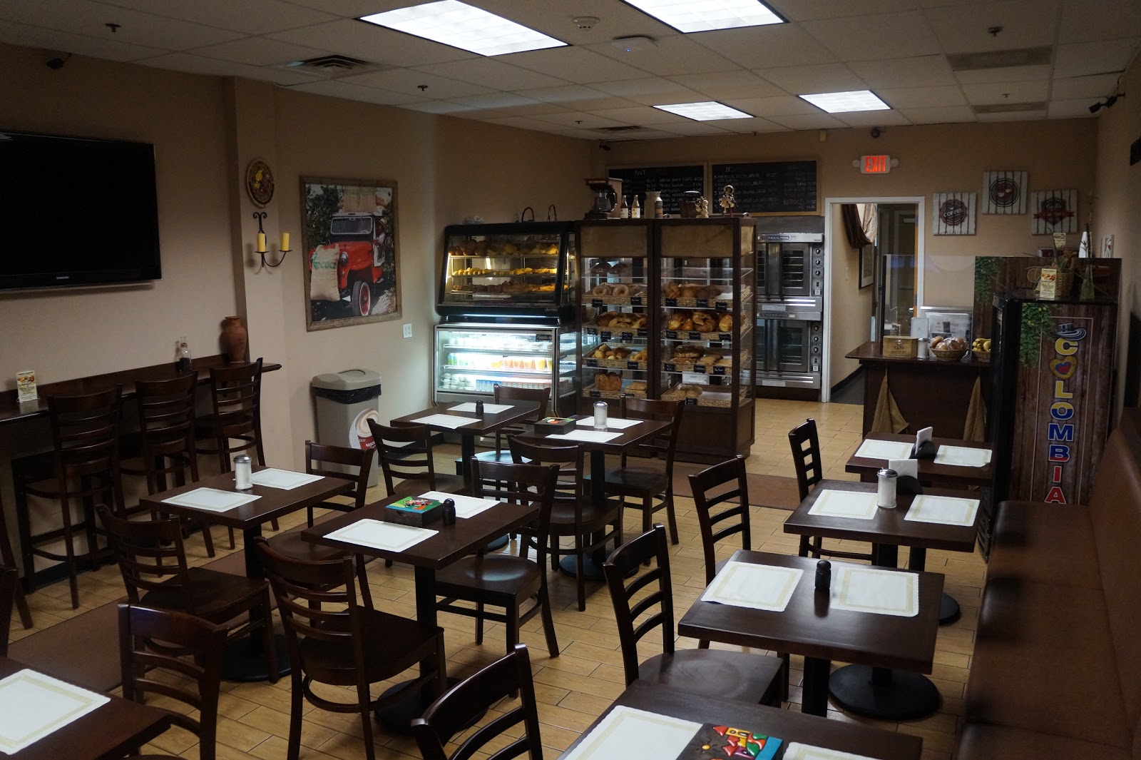 Photo of Hornitos Colombian Bakery LLC in Clifton City, New Jersey, United States - 2 Picture of Restaurant, Food, Point of interest, Establishment, Store, Cafe, Bakery