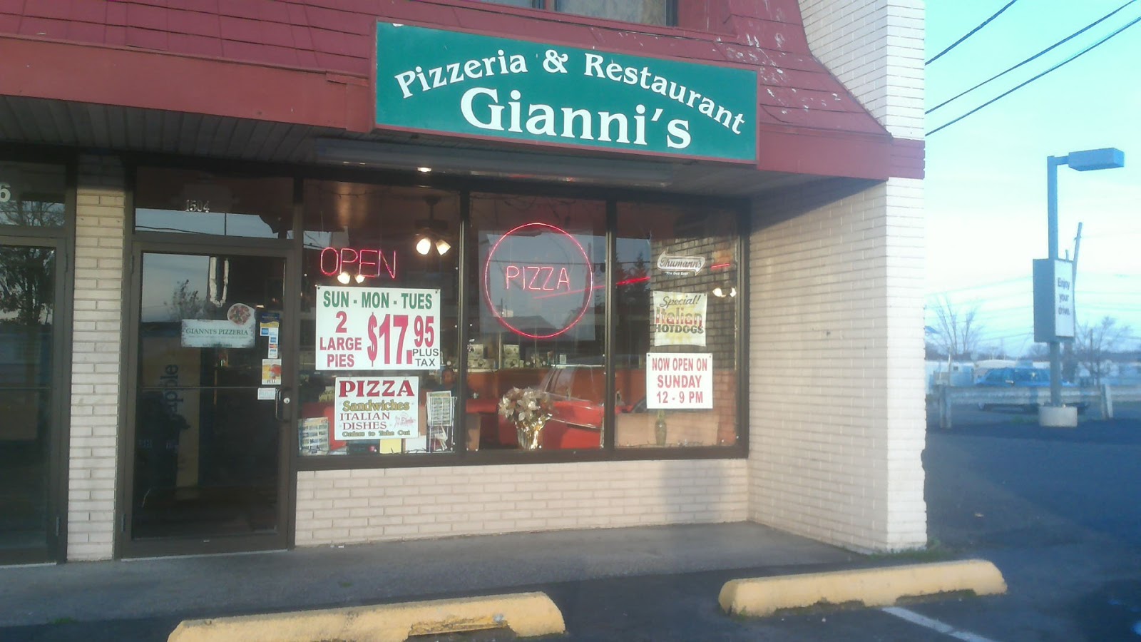 Photo of Gianni's Pizzeria in Carteret City, New Jersey, United States - 4 Picture of Restaurant, Food, Point of interest, Establishment