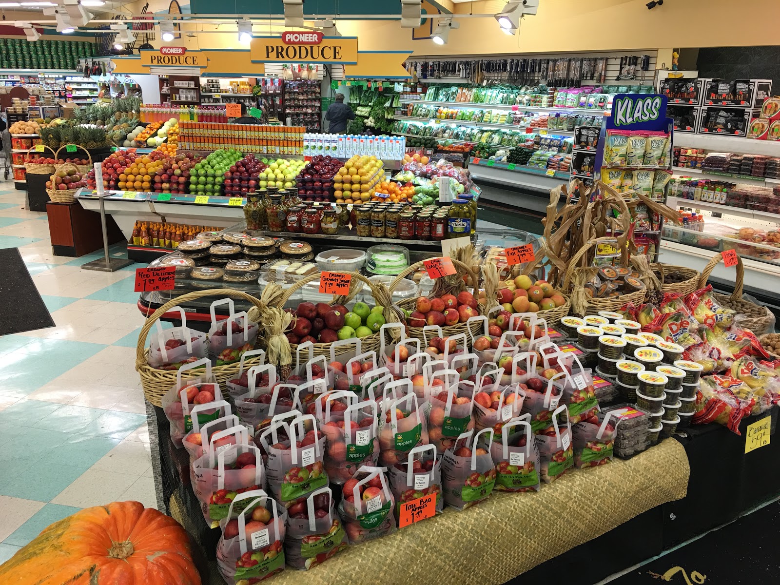 Photo of Pioneer Supermarket of Morris Park in Bronx City, New York, United States - 2 Picture of Food, Point of interest, Establishment, Store, Grocery or supermarket