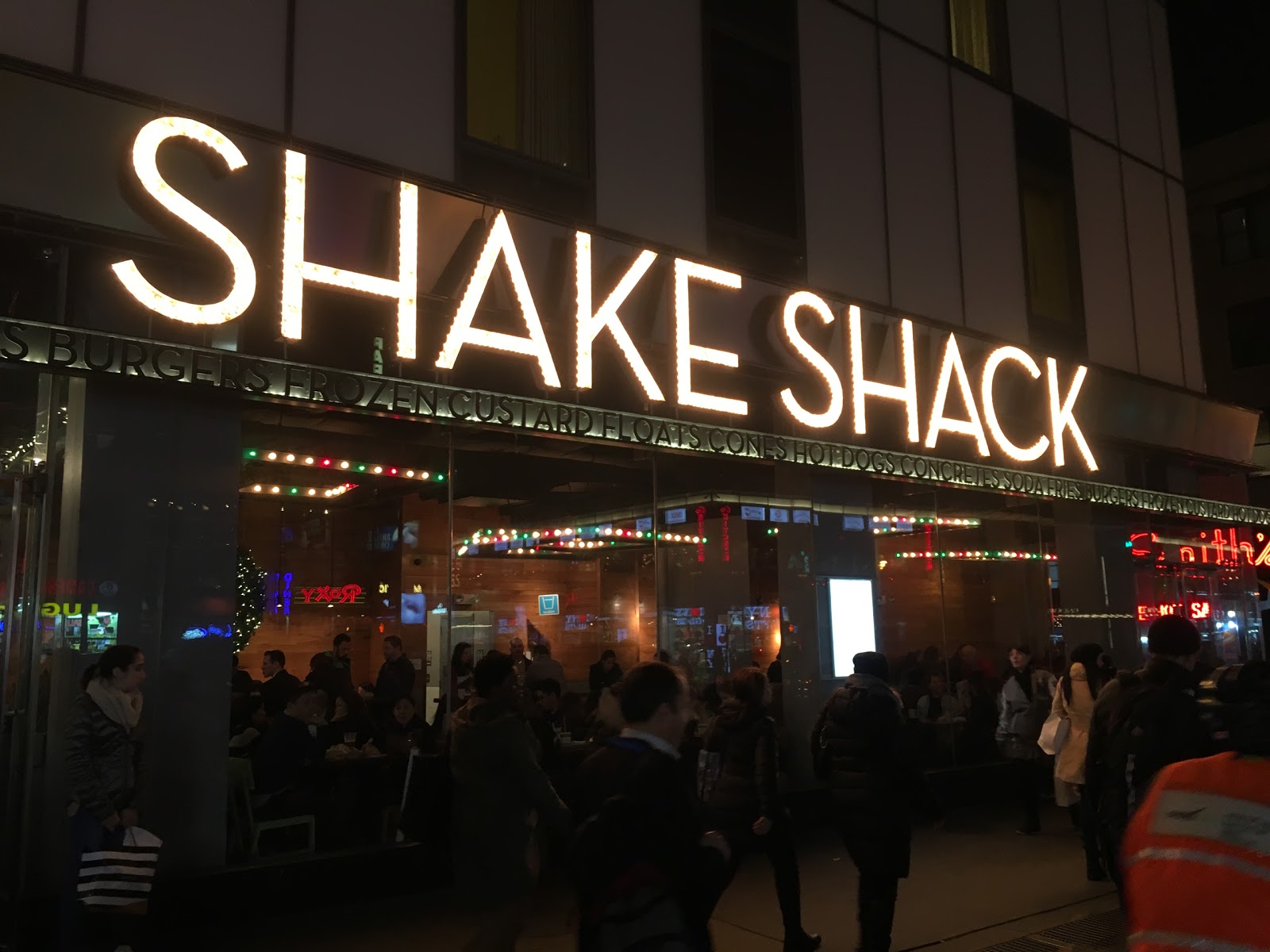 Photo of Shake Shack in New York City, New York, United States - 5 Picture of Restaurant, Food, Point of interest, Establishment, Store, Meal takeaway