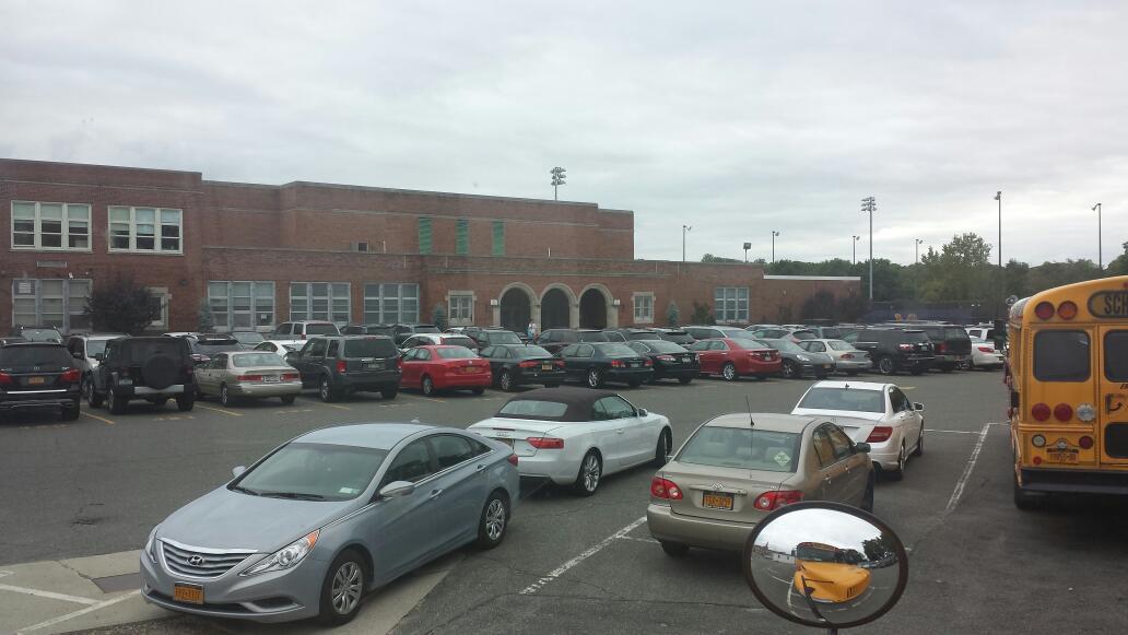 Photo of Manhasset Senior High School in Manhasset City, New York, United States - 1 Picture of Point of interest, Establishment, School