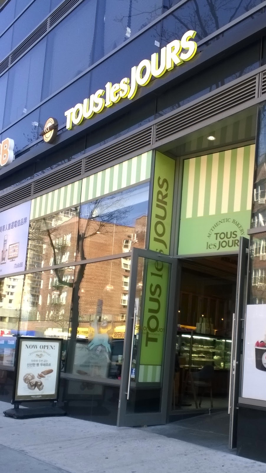 Photo of Tous les Jours in Queens City, New York, United States - 1 Picture of Food, Point of interest, Establishment, Store, Bakery