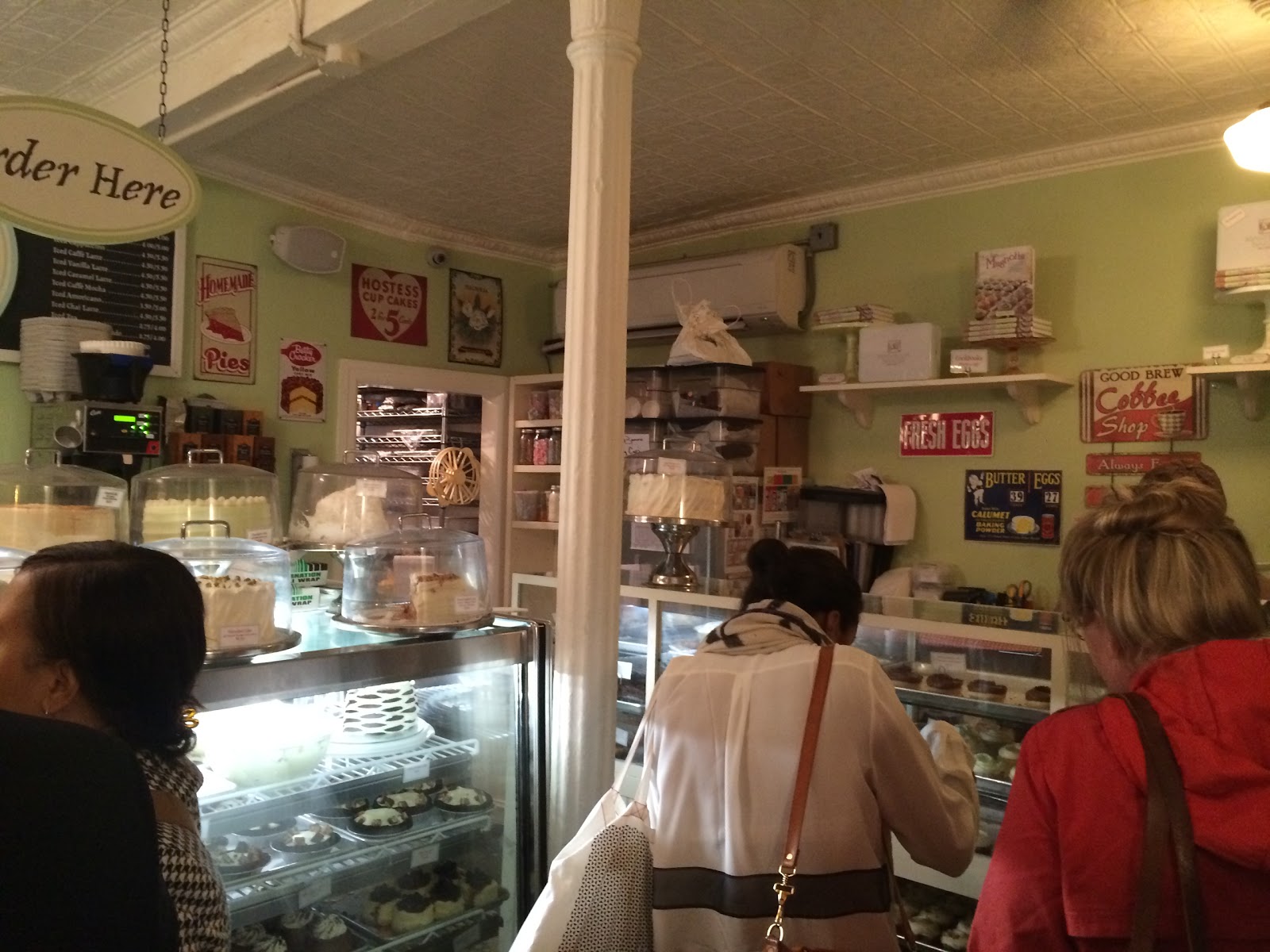 Photo of Magnolia Bakery in New York City, New York, United States - 2 Picture of Food, Point of interest, Establishment, Store, Bakery