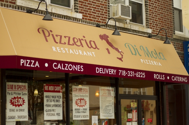 Photo of Pizzeria Di Mola in Kings County City, New York, United States - 1 Picture of Restaurant, Food, Point of interest, Establishment, Meal delivery