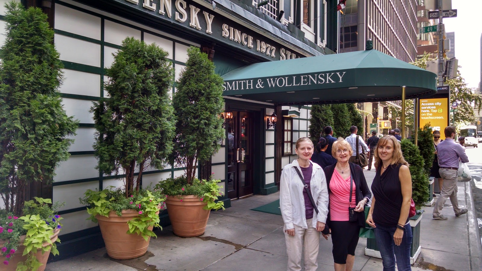 Photo of Smith & Wollensky in New York City, New York, United States - 8 Picture of Restaurant, Food, Point of interest, Establishment
