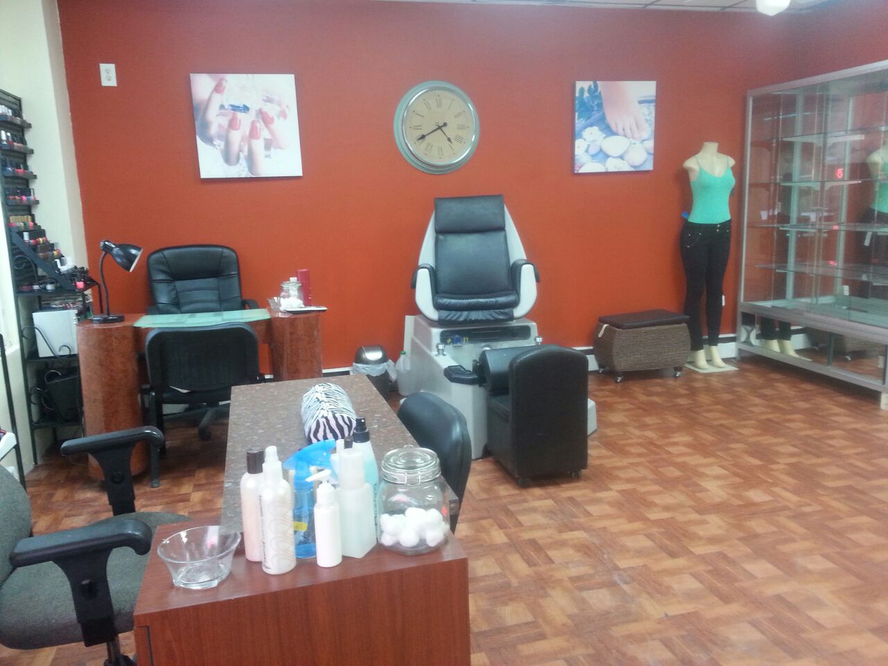 Photo of More Than Looks in Elizabeth City, New Jersey, United States - 3 Picture of Point of interest, Establishment, Beauty salon