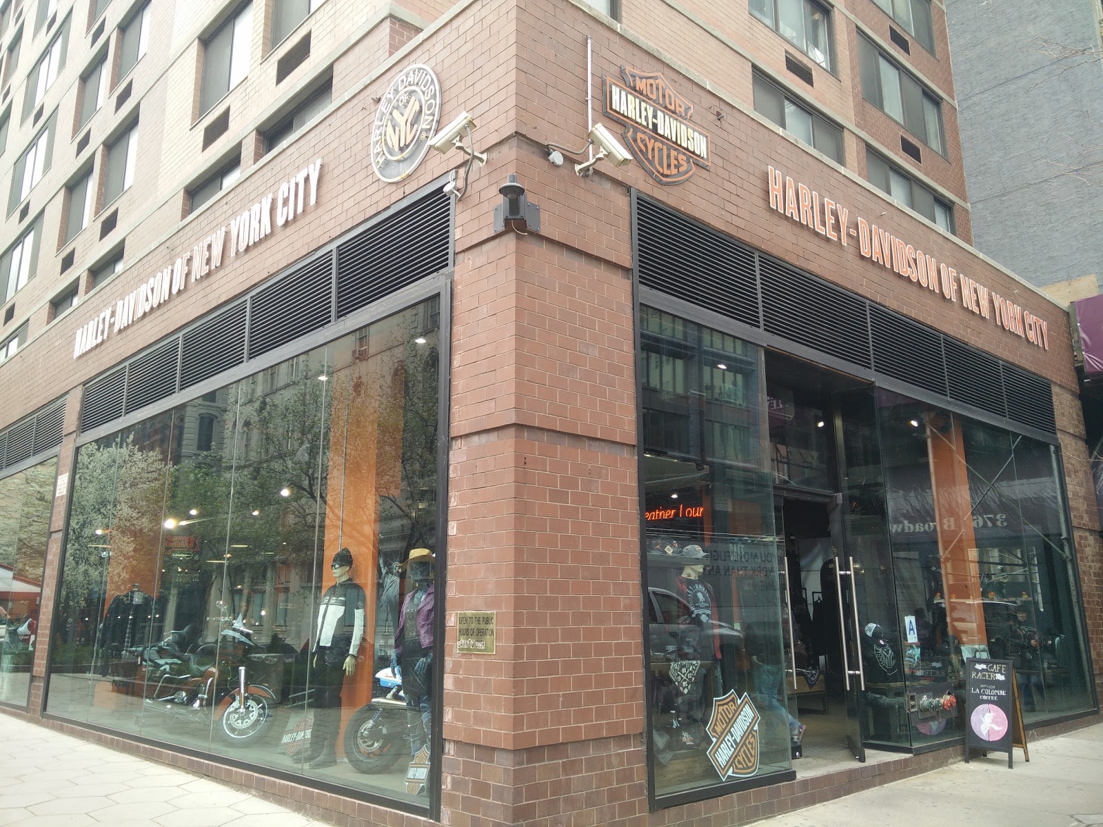 Photo of Harley-Davidson of New York City in New York City, New York, United States - 2 Picture of Food, Point of interest, Establishment, Store, Cafe, Car repair