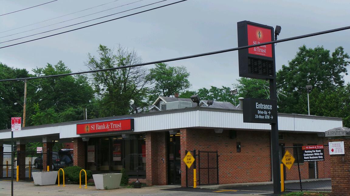 Photo of Santander Bank in Staten Island City, New York, United States - 1 Picture of Point of interest, Establishment, Finance, Bank, Insurance agency